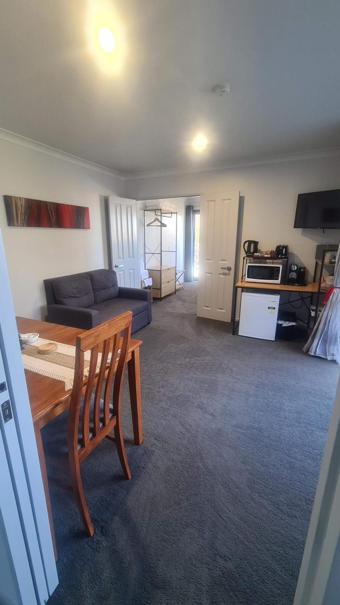 Bonnie Doone Hotel Te Awamutu Exterior photo